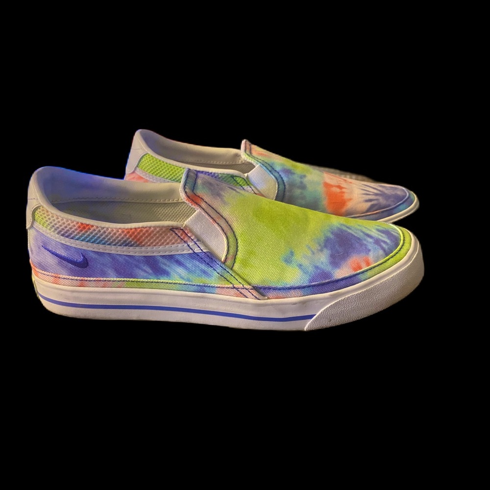 Nike court legacy slip on